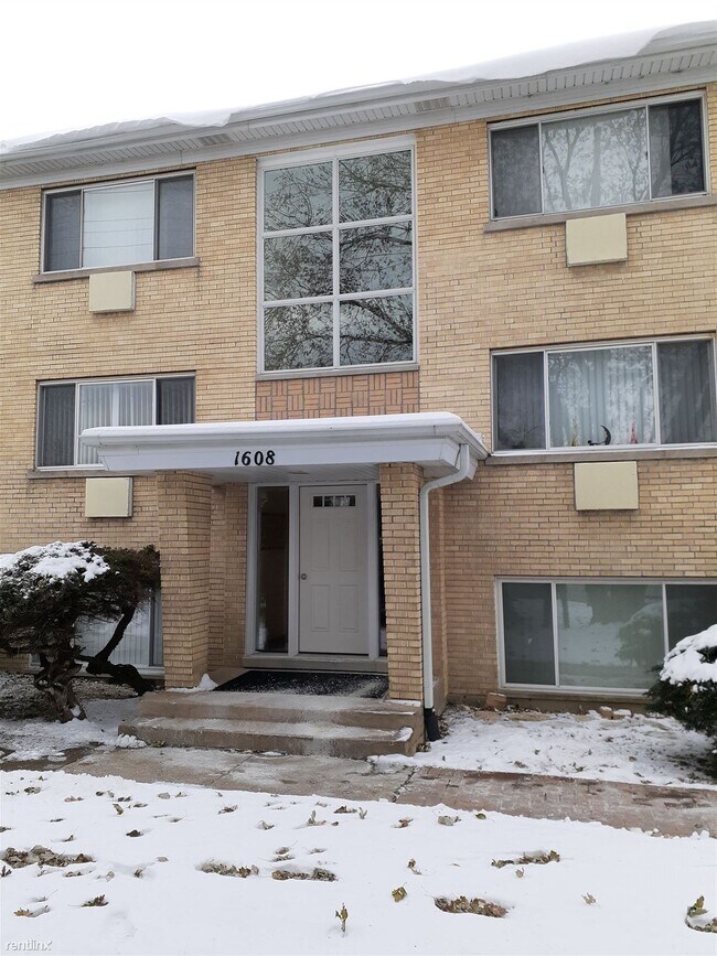 1608 Ogden Ave Unit Apt 2E, Downers Grove, IL 60515 Apartment for