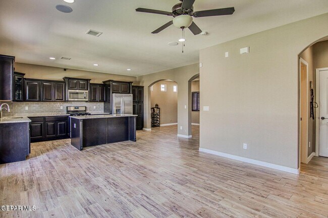 Building Photo - 3133 Red Creek