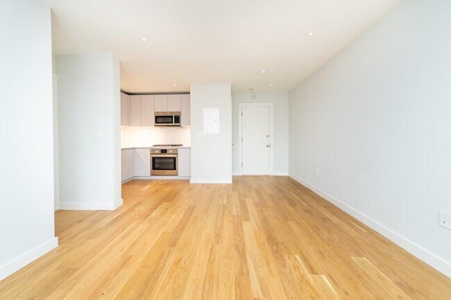 Building Photo - 123-125 Highland Ave. Unit 21D