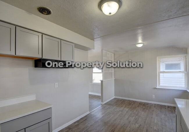 Building Photo - 4240 E 13th Ave