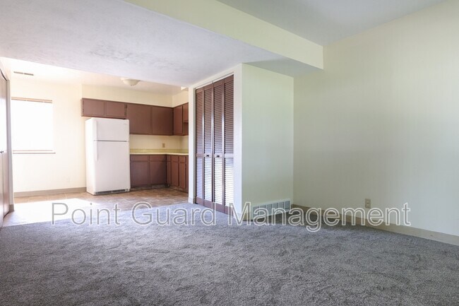 Building Photo - 3020 S 68th Ct