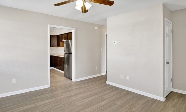 Building Photo - Fully renovated duplex unit in Southwest Pensacola