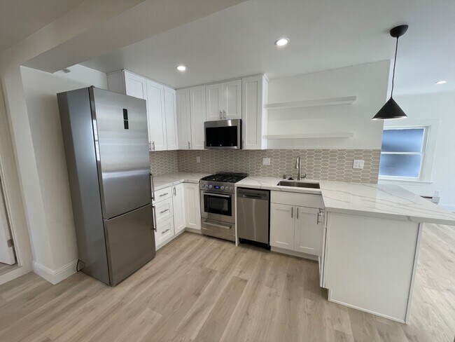 Kitchen - 552 Belvedere St