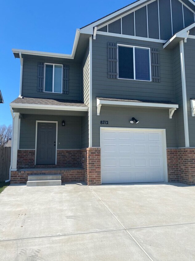 Foto principal - 8712 E Harry St