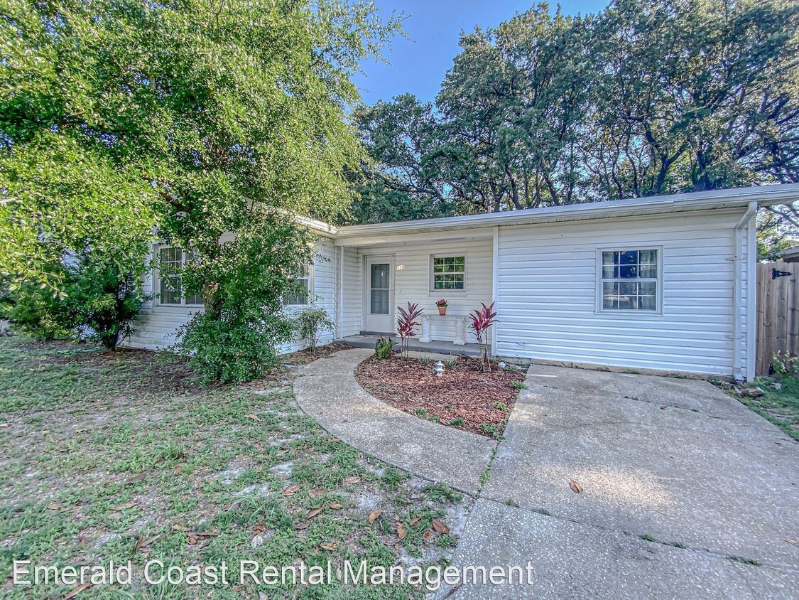Primary Photo - 4 br, 2 bath House - 510 Surrey Street