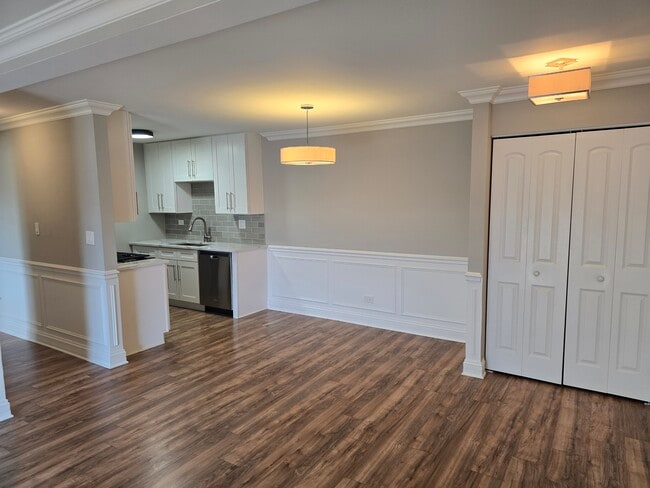 Building Photo - 520 Hill Dr