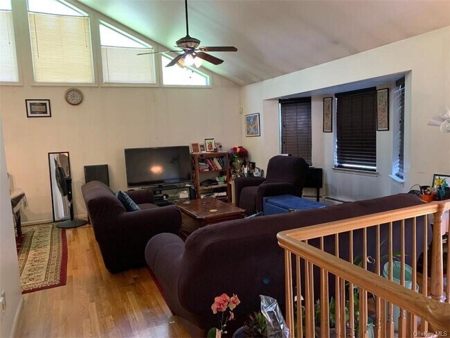 Foto del edificio - 8 Samantha Way