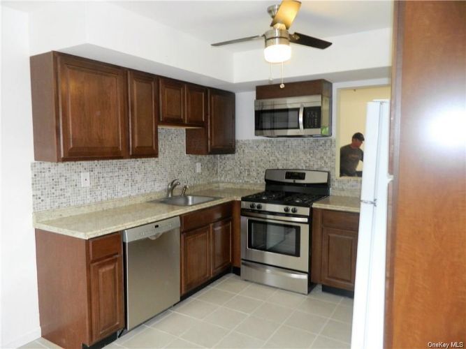 Foto principal - 44 Brookside Dr W