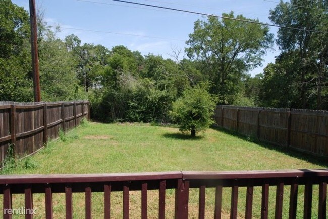 Foto del edificio - 813 Yegua St