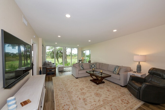 Building Photo - 4140 Bayhead Dr