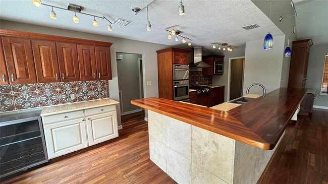 Foto del edificio - 126 Riverside Ln