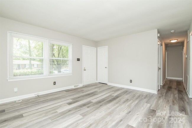 Building Photo - 1453 Fox Run Dr