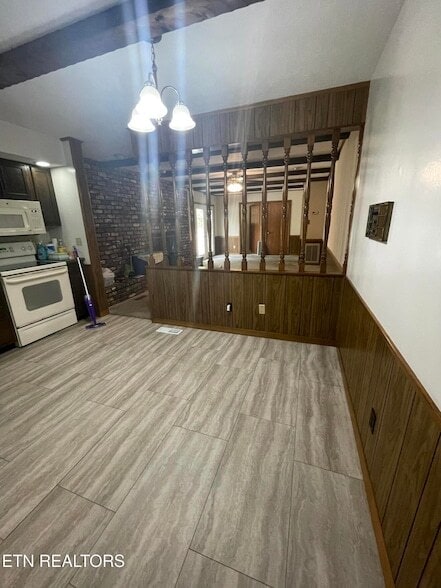 Foto del edificio - 9505 E Laurens Ln