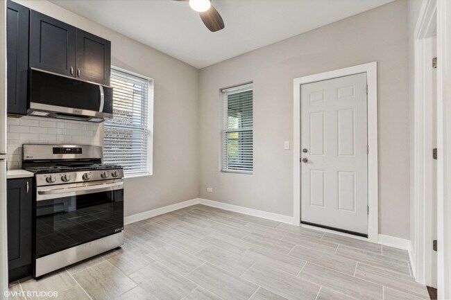 Foto del edificio - 1754 E 73rd St