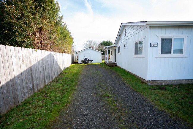 Foto del edificio - Single Family Home In McKinleyville!