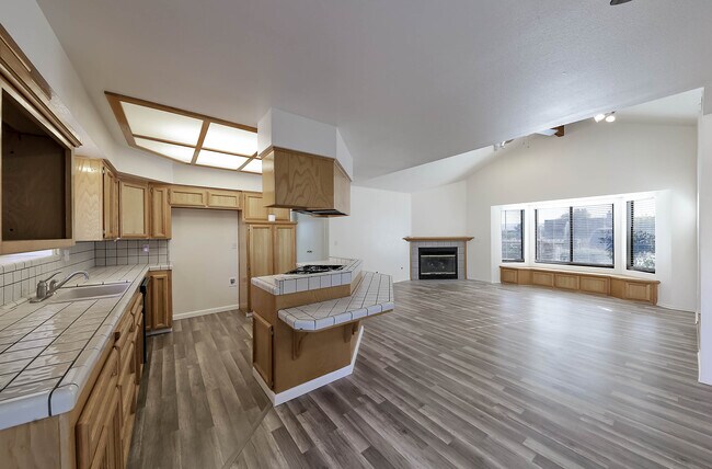 Foto del edificio - 21709 Golden Star Blvd