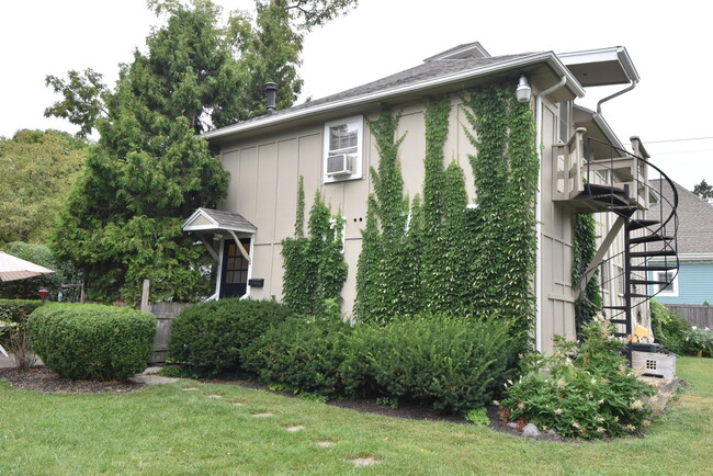 Building Photo - 661 S Lake Shore Dr