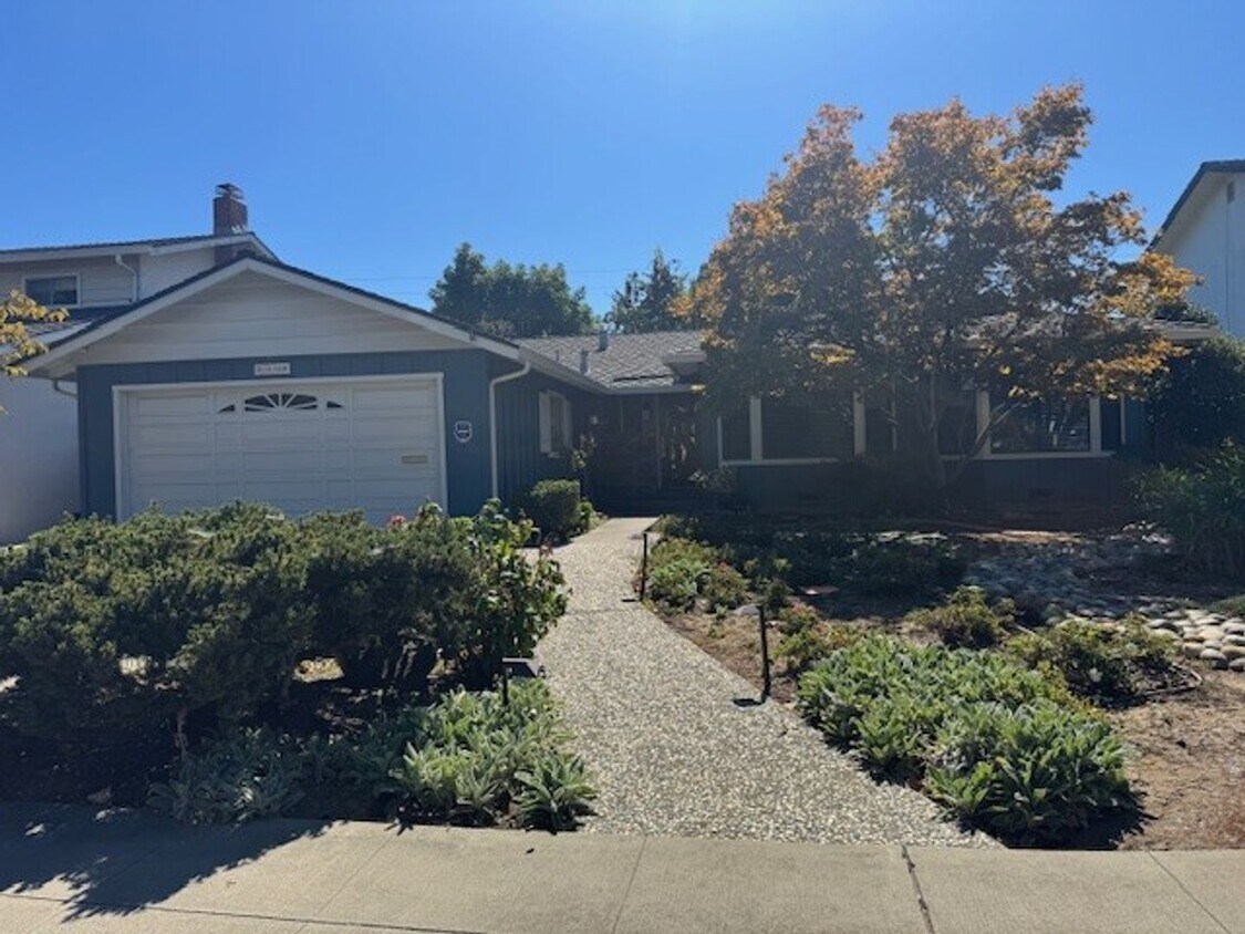 Foto principal - Lovely 3 Bedroom 2 Bath Home in Willow glen