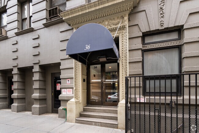 Building Photo - 36 W 35 St