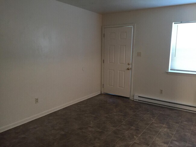 Building Photo - 524 Ashlawn Dr