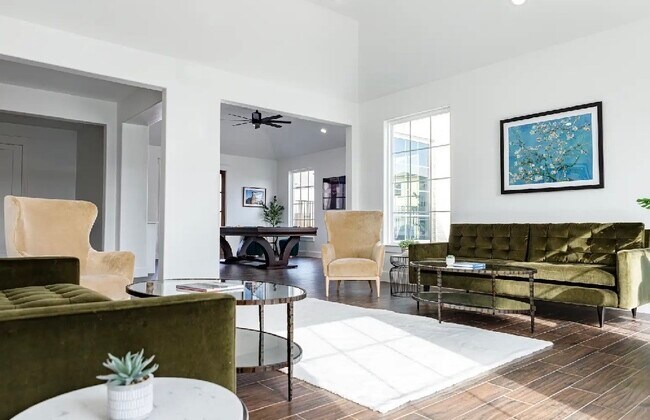 Foto del edificio - 9826 Clifden St