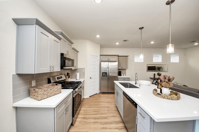 Building Photo - 14967 Eagle Feather Dr