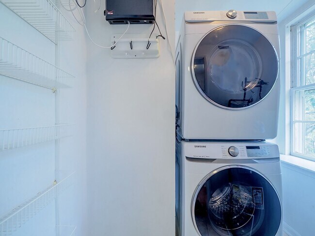 Foto del edificio - Sunny & Renovated 2BR 1BA in NW DC McLean Gardens Oasis!