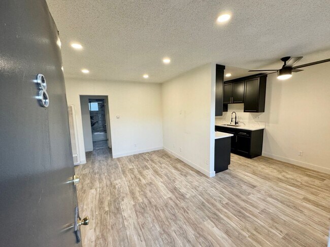 Foto del edificio - 12721 Matteson Ave