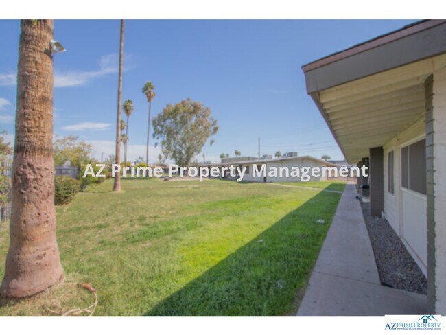 Building Photo - 2139 W Devonshire Ave