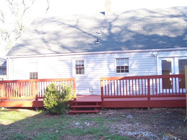 Building Photo - 415 W Little Creek Rd