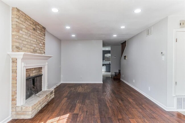Building Photo - 1704 San Antonio St