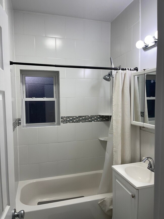 Building Photo - 288 2nd Ave W