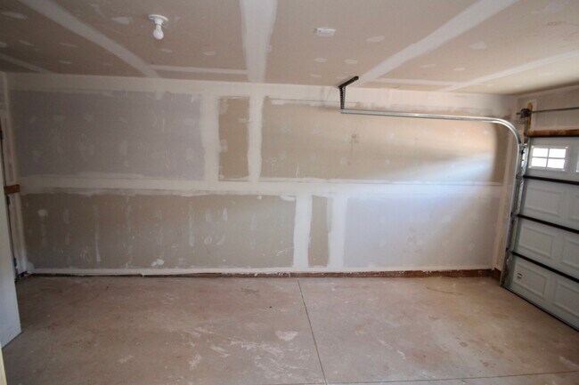 Building Photo - 95 Pinot Cres