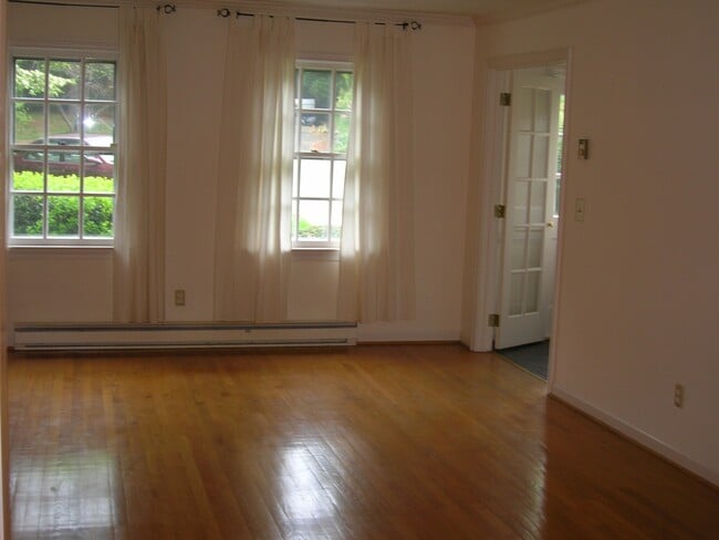 Foto del edificio - 211 Surrey Rd