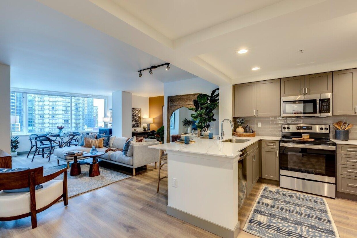 Met Tower Apartments in Seattle, WA