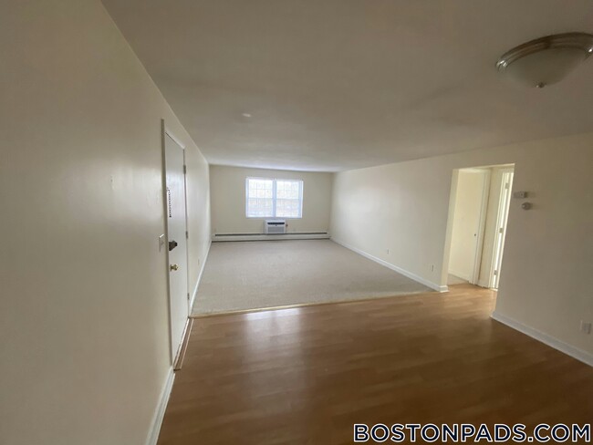 Building Photo - 10 Totman Dr