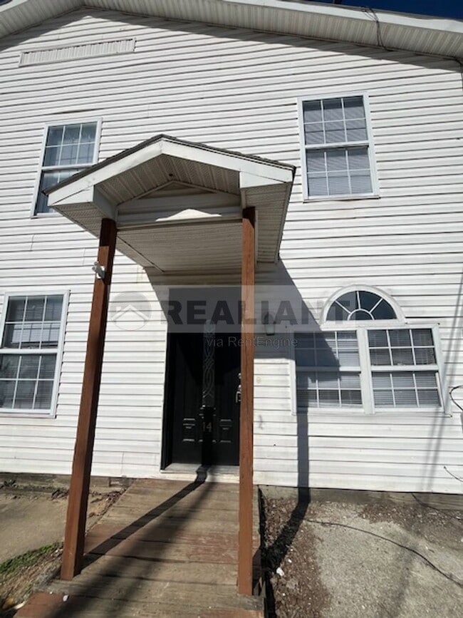 Building Photo - 14 A St