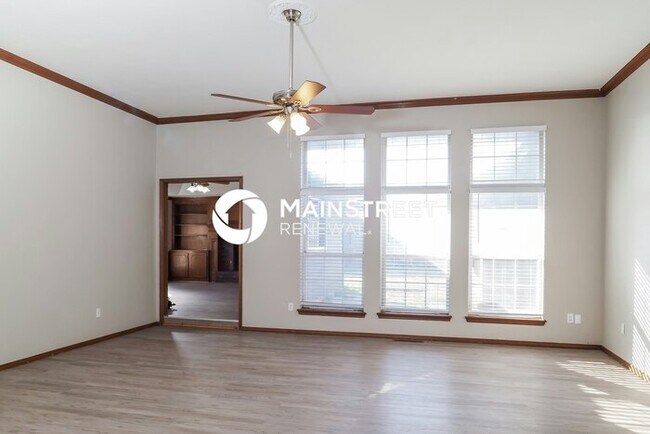Building Photo - 4 Bedroom Pet-Friendly Home in Oklahoma City, OK with Main Street Renewal