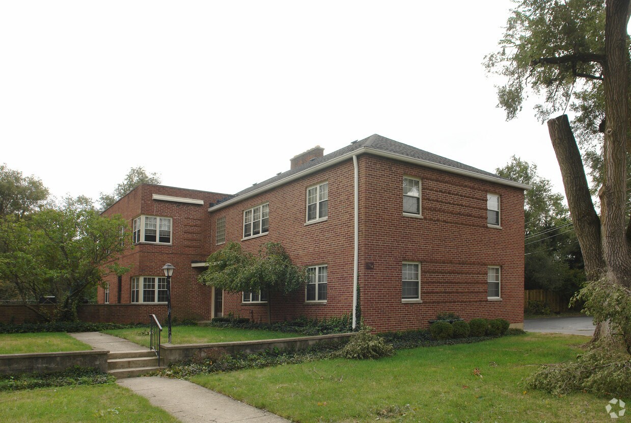 Primary Photo - 1984 Elmwood Ave
