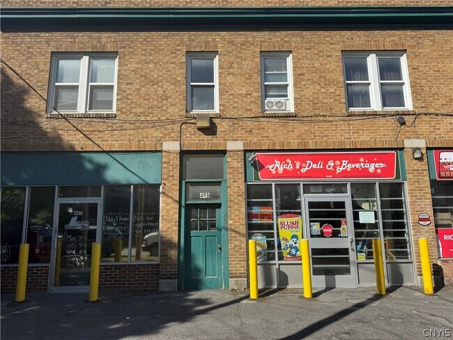 Foto del edificio - 409 Milton Ave