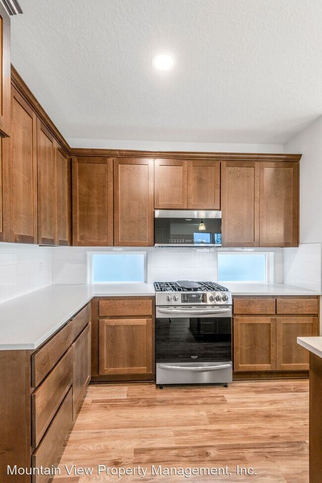 Foto del edificio - 4 br, 3 bath House - 2582 NW Spruce Pl.