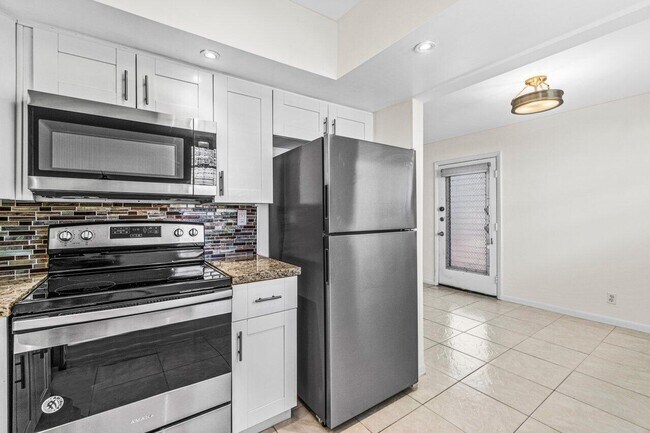 Foto del edificio - 641 Normandy Ln