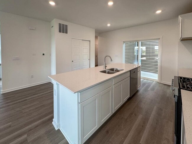 Building Photo - 513 Oak Opening Dr