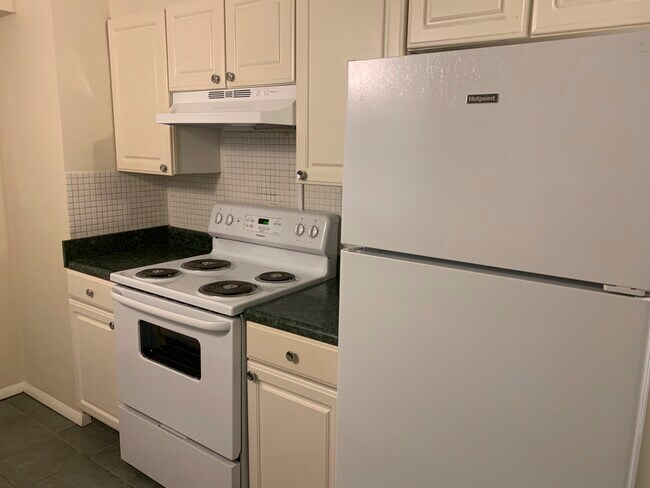 Building Photo - 1240 Clovernook Dr