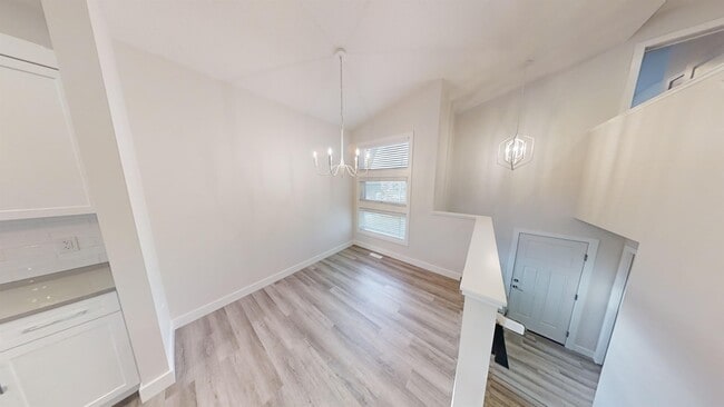 Building Photo - 13401-13105 105 St