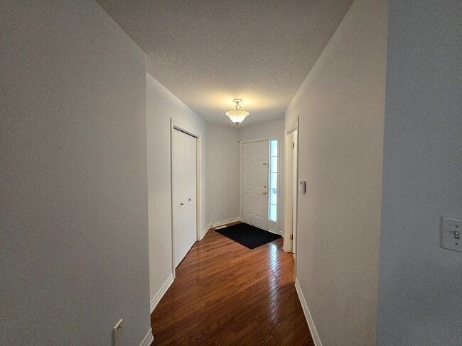 Building Photo - 863 Bushby Ct