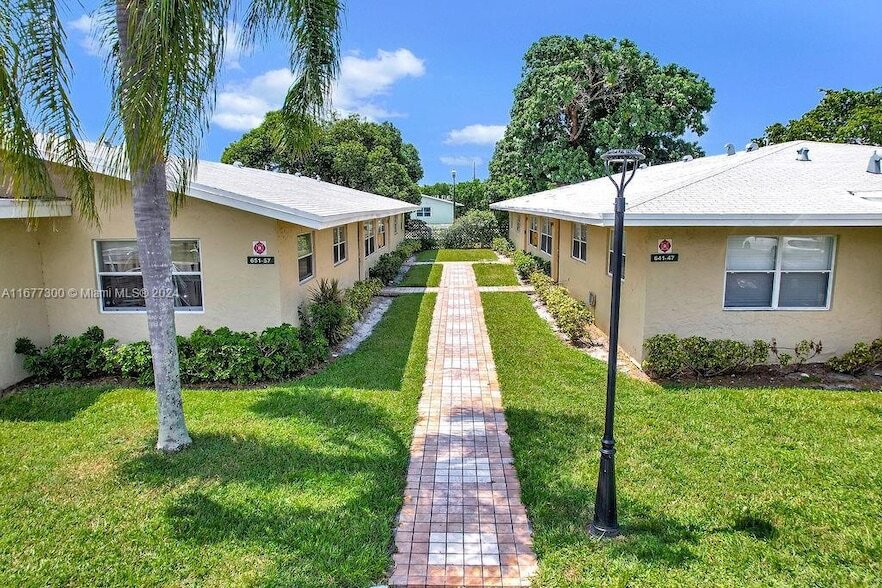 Foto principal - 6951 SW 5th St
