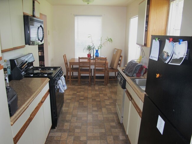 Eat-in Kitchen - 7 Wyndmoor Dr