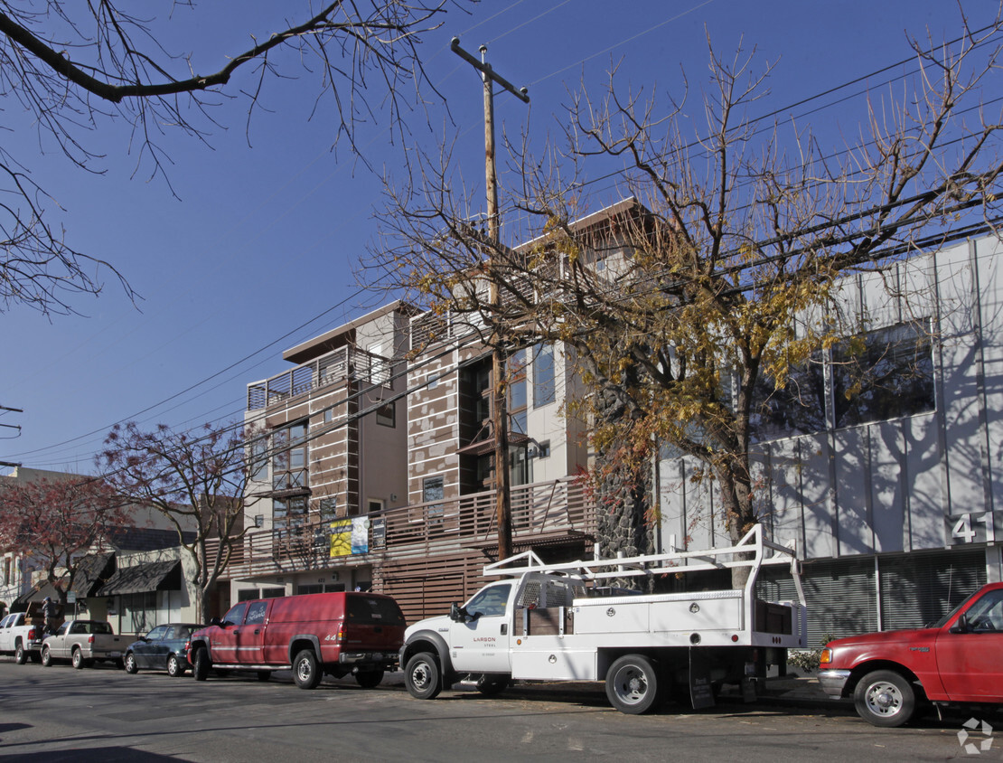 Building Photo - Cambridge Plaza