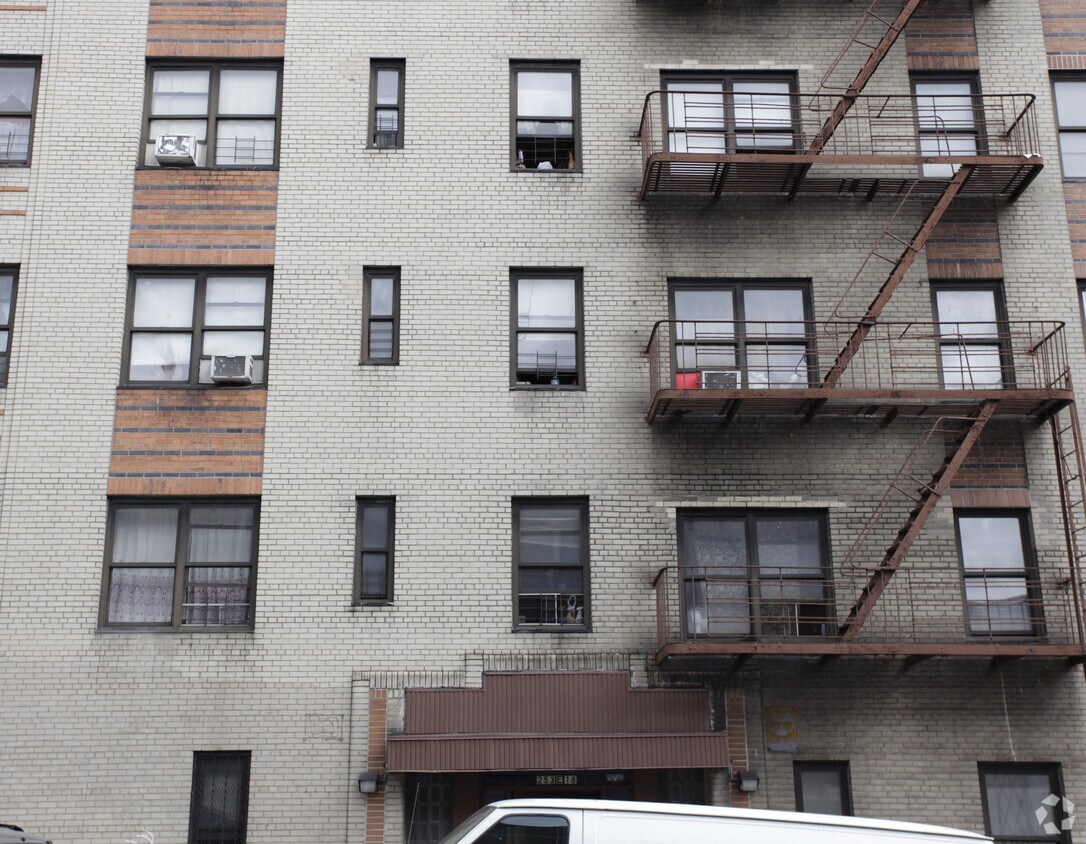 Foto del edificio - 253 E 181st St